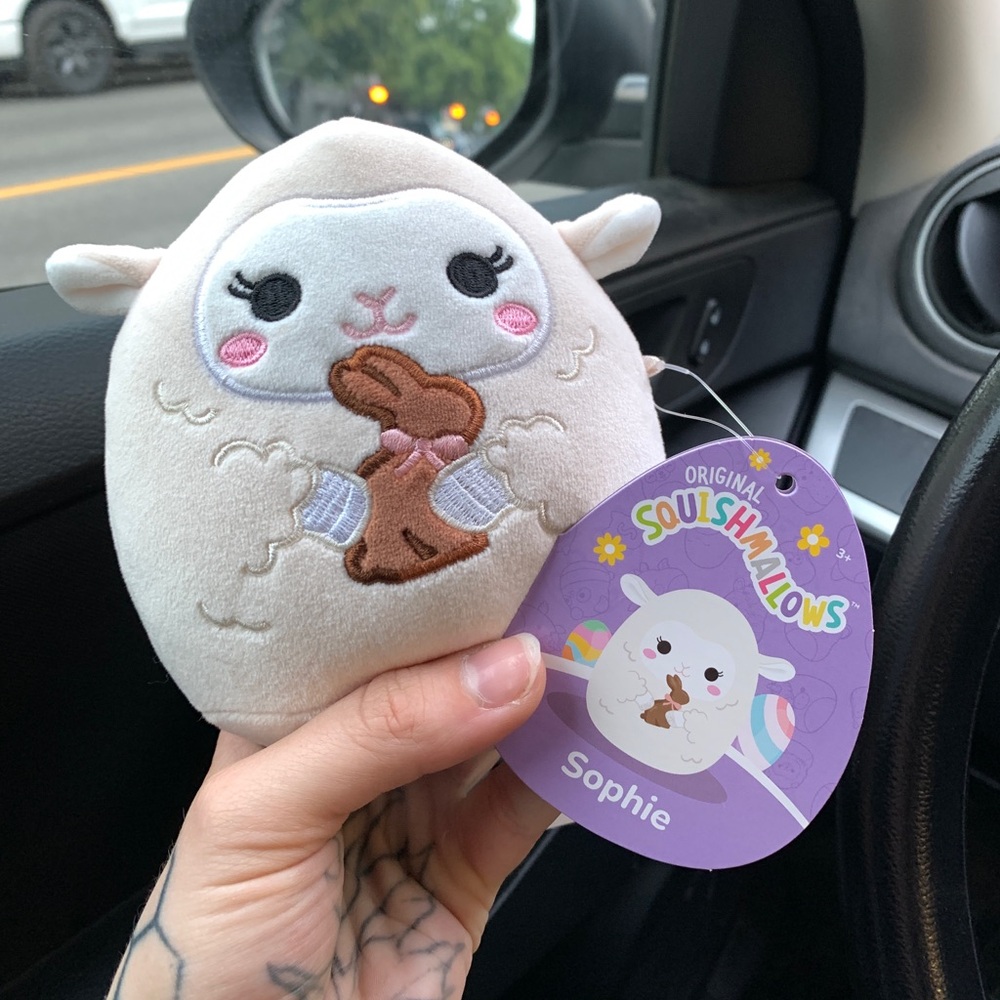BNWT - Easter Sophie Squishmallow